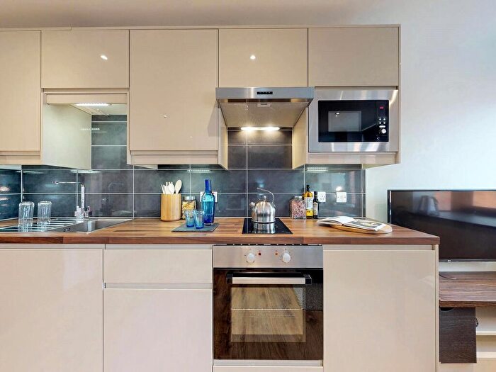 Apartment To Rent In Apt, Ribbon Residence #, LS3
