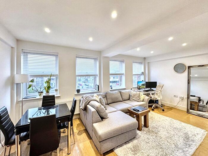 1 Bedroom Flat For Sale In Crest View Drive, Petts Wood, Orpington, BR5