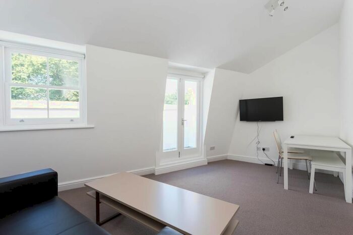 3 Bedroom Flat To Rent In Essex Road, Islington, N1