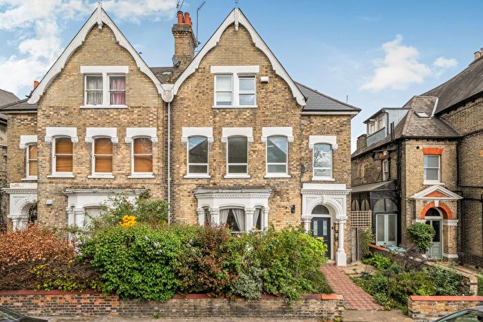 2 Bedroom Flat For Sale In Ribblesdale Road, London, N8