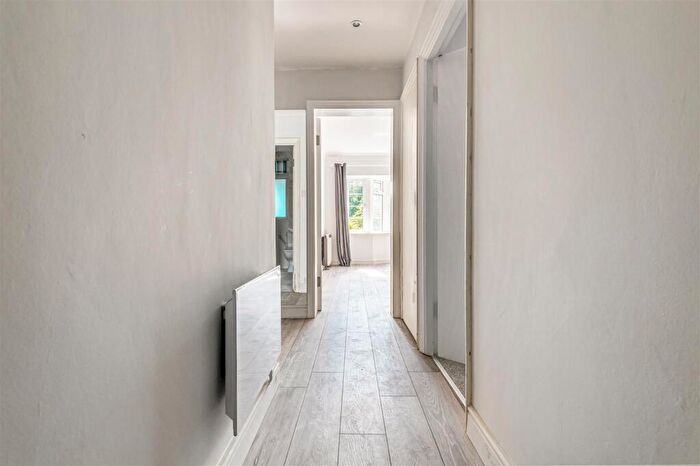 2 Bedroom Apartment To Rent In Lower Ham Road, Kingston Upon Thames, KT2