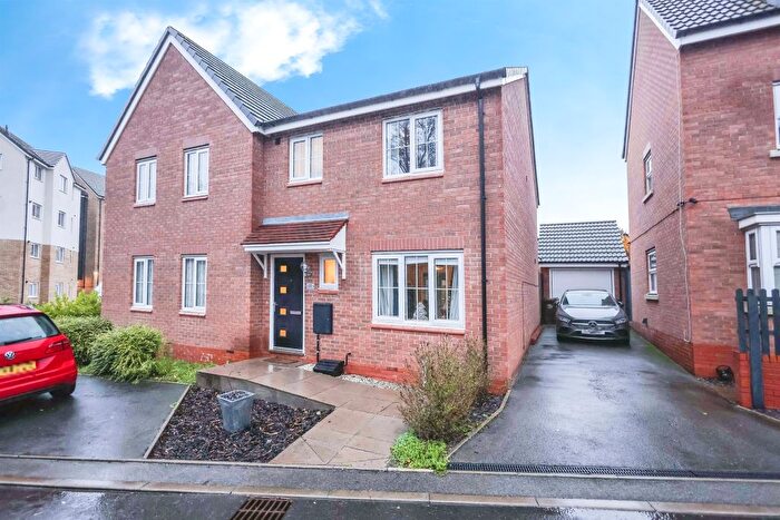 3 Bedroom Semi Detached House For Sale In Lamprey Court, Birmingham, B37