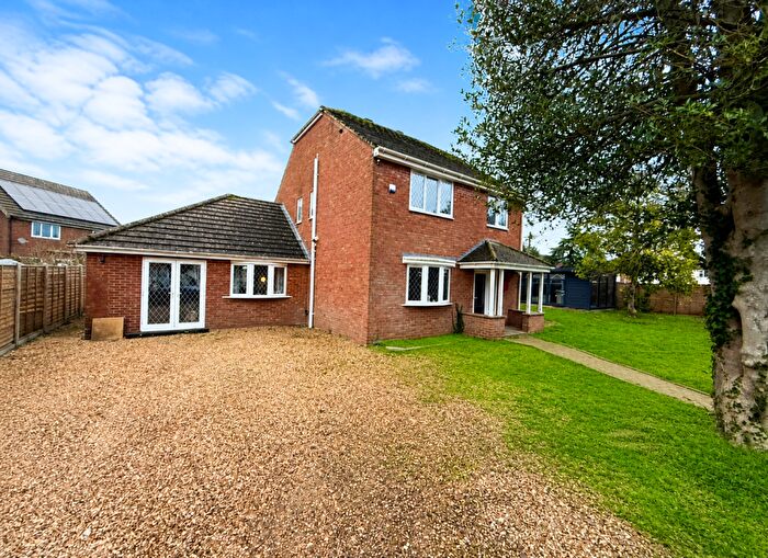 4 Bedroom Detached House For Sale In Kimberwell Close, Toddington, LU5