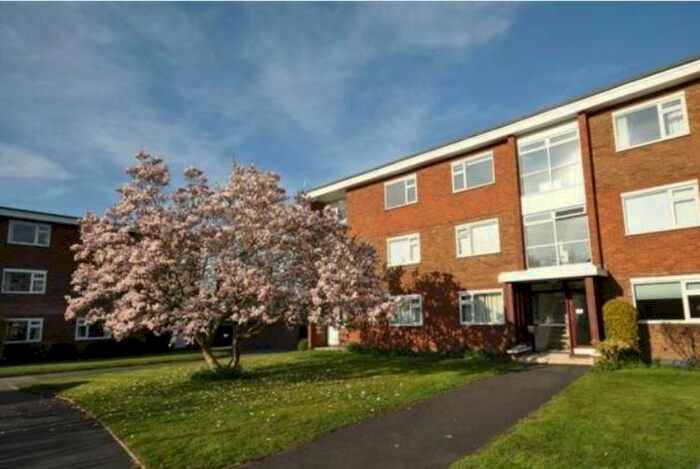 2 Bedroom Flat To Rent In Beverley Road, Leamington Spa, CV32