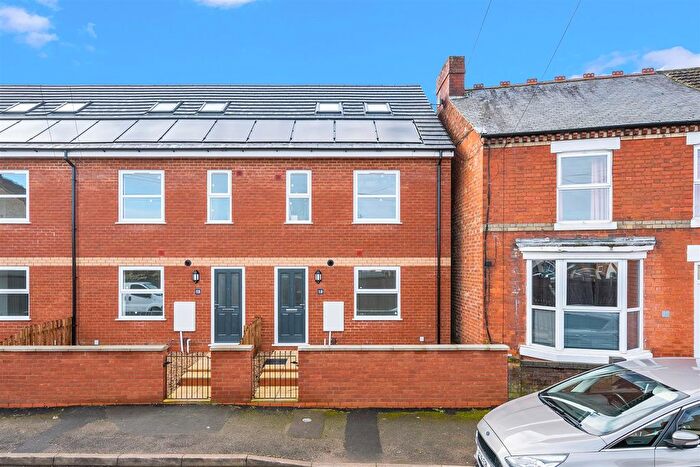 4 Bedroom Town House For Sale In Wentworth Road, Rushden, NN10