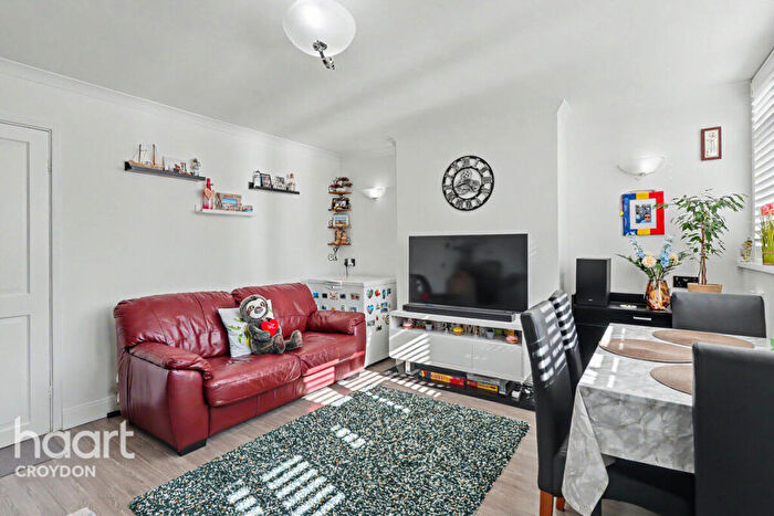 2 Bedroom Block Of Apartments For Sale In Longheath Gardens, Croydon, CR0