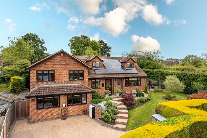 5 Bedroom Detached House For Sale In Waverley Close, Odiham, RG29