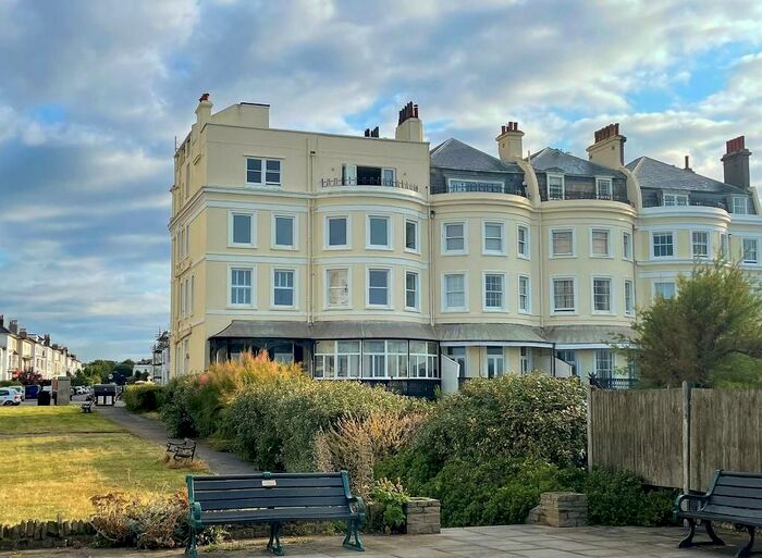 4 Bedroom Flat To Rent In Courtenay Terrace, Hove, BN3