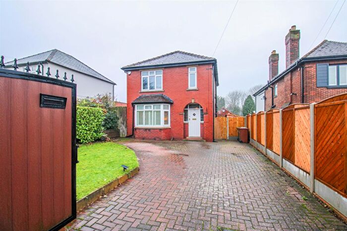 3 Bedroom Detached House For Sale In Bradford Road, Wakefield, WF1