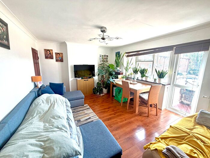 2 Bedroom Flat To Rent In Longwood Gardens, Ilford, IG5