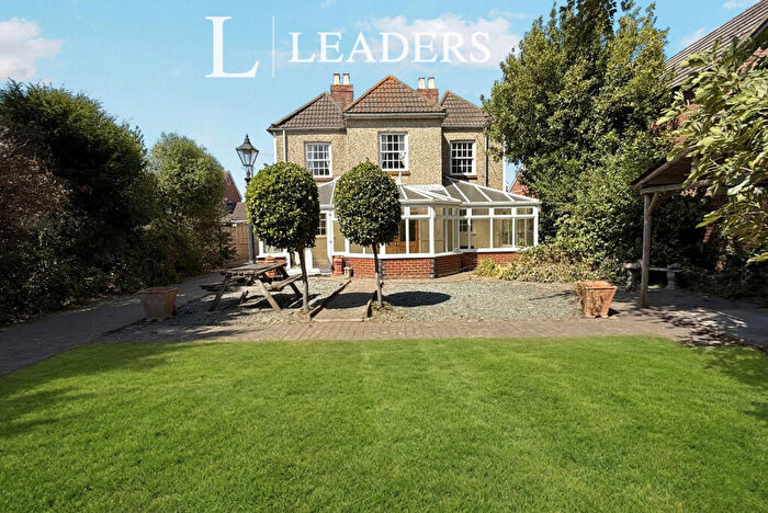 4 Bedroom Detached House For Sale In Grove Road, Gosport, Hampshire, PO12