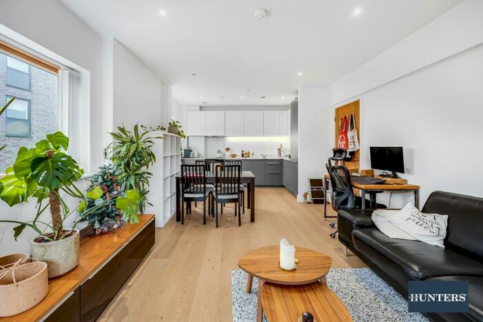 2 Bedroom Apartment To Rent In Kingsland Road, Shoreditch, E2