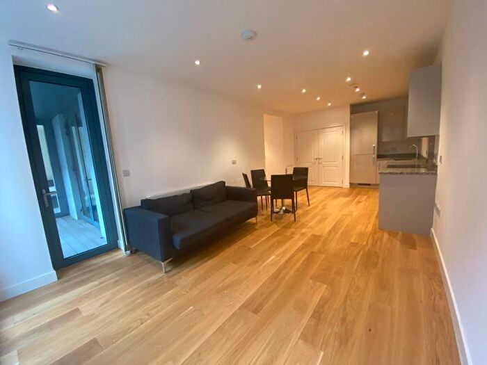 2 Bedroom Flat To Rent In Baileys House, Charles Clowes Walk, SW11