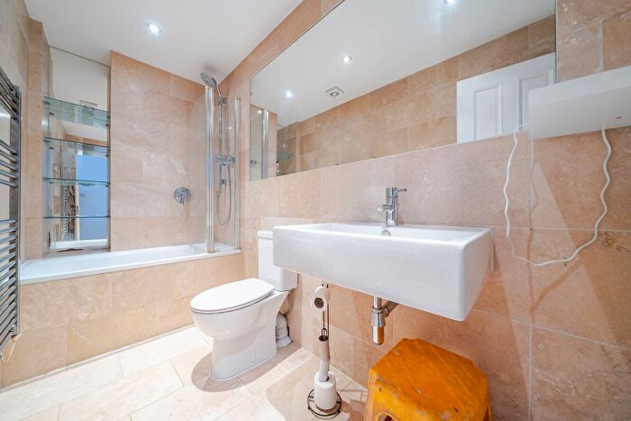 1 Bedroom Flat For Sale In Fernlea Road, Balham, London, SW12