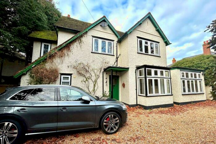 5 Bedroom Detached House To Rent In Woking, GU22