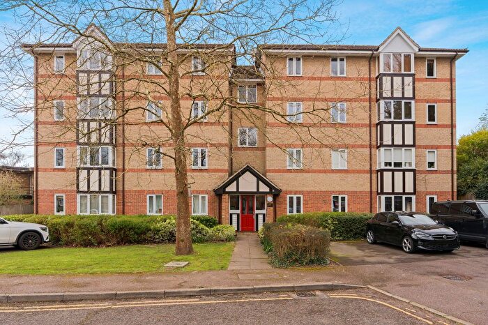2 Bedroom Flat To Rent In Woodland Grove, Epping, CM16