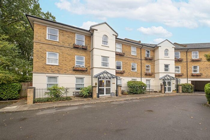 2 Bedroom Flat To Rent In Deerhurst Crescent, Hampton Hill, Hampton, TW12