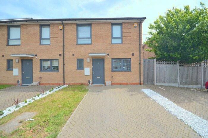 3 Bedroom Semi-Detached House To Rent In Havering Road, Romford, Essex, RM1