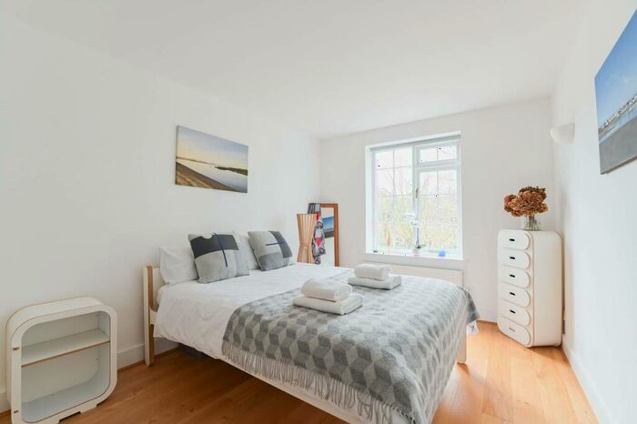 2 Bedroom Flat To Rent In Dockers Tanner Road, Isle Of Dogs, London, E14