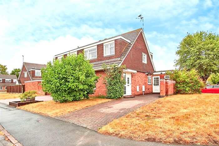 3 Bedroom Semi Detached House For Sale In Makepeace Avenue, Warwick, Warwickshire, CV34
