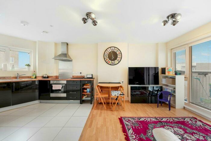 2 Bedroom Flat To Rent In Reculver Road, London, SE16