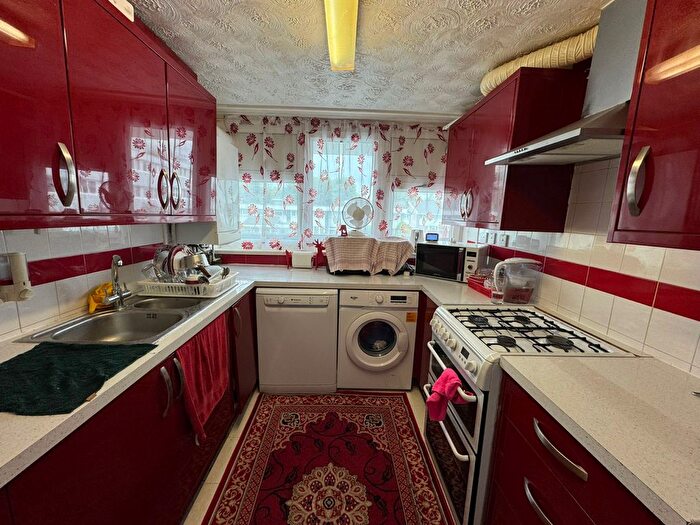 2 Bedroom Flat To Rent In Biscoe Close, TW5