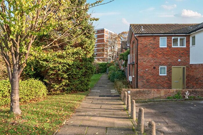 3 Bedroom Semi Detached House For Sale In Oakfield Gardens, Crystal Palace, London, SE19