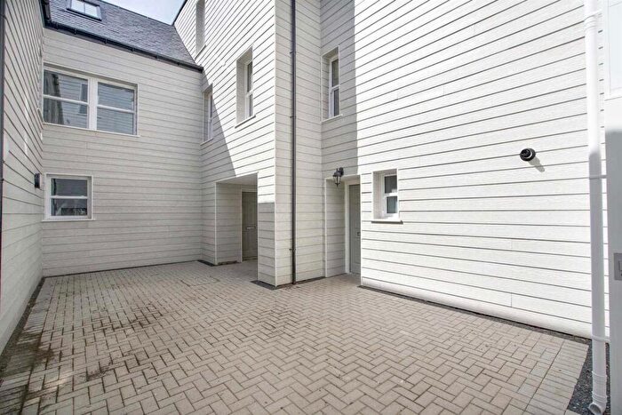 3 Bedroom Apartment To Rent In C West Burnside, Dollar, FK14