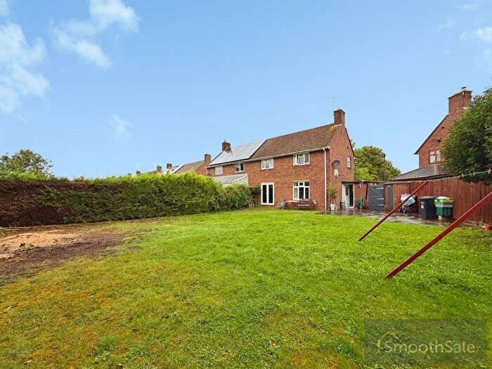 3 Bedroom Semi Detached House For Sale In Battleton Road, Evesham, WR11