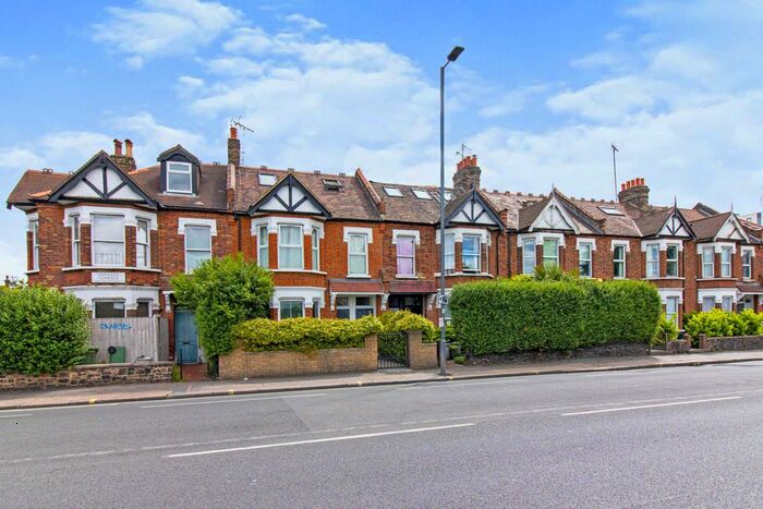 2 Bedroom Flat To Rent In Pavilion Terrace, Wood Lane, London, W12