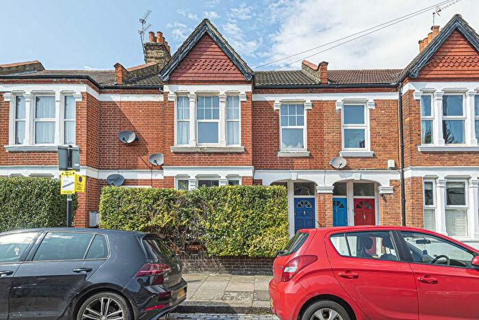 2 Bedroom Flat To Rent In Quinton Street, London, SW18