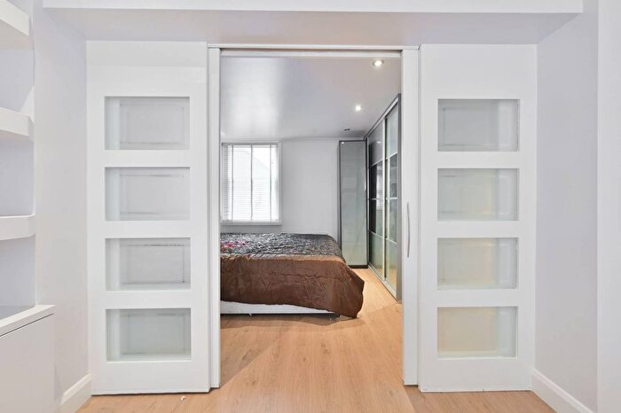 1 Bedroom Flat To Rent In Hanson Street, Fitzrovia, London, W1W