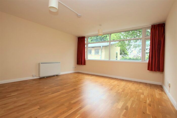 2 Bedroom Flat To Rent In Midford Road, Bath, BA2