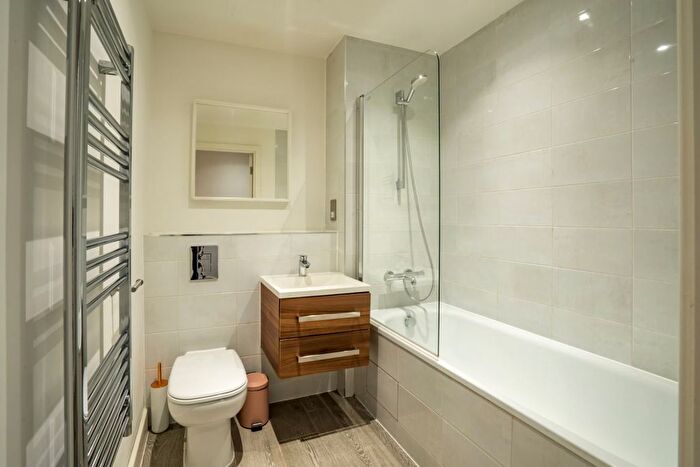 2 Bedroom Flat To Rent In Tennant Street, Birmingham, B15