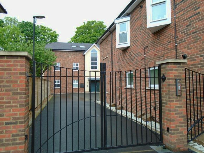 2 Bedroom Flat To Rent In Lancaster Road, New Barnet, EN4