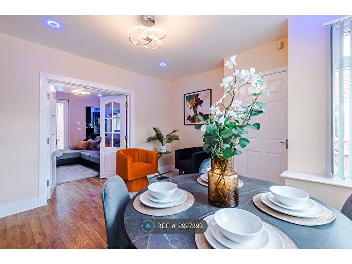 2 Bedroom Detached House To Rent In Albert Gardens, Manchester, M40