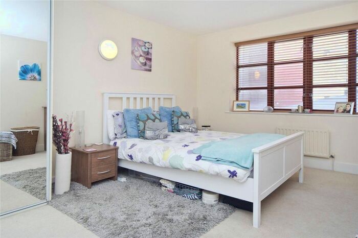 2 Bedroom Flat To Rent In Mill Street, Shad Thames, London, SE1