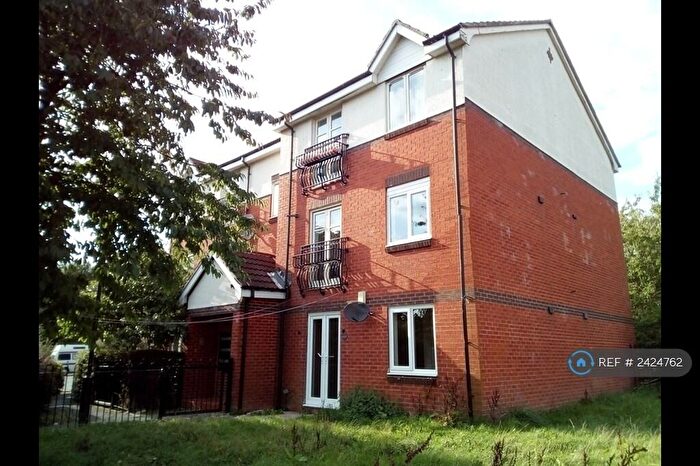 2 Bedroom Flat To Rent In Off Raven Terrace, Bradford, BD8