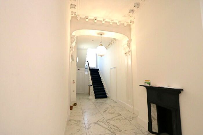 2 Bedroom Apartment To Rent In Clarendon Square, Leamington Spa, Warwickshire, CV32