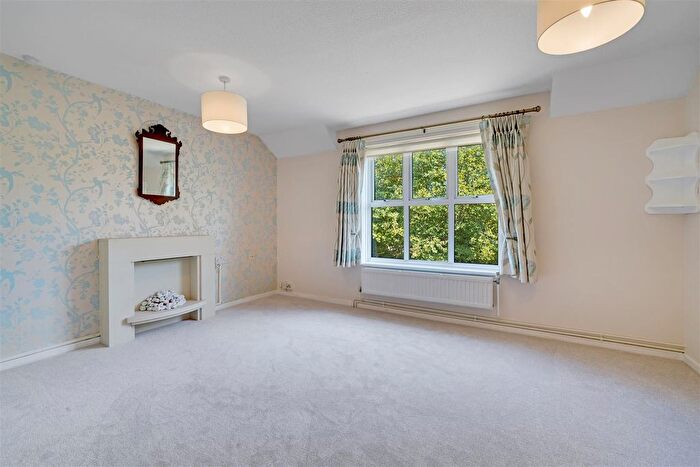 2 Bedroom Flat For Sale In Chichester Close, Hampton, TW12