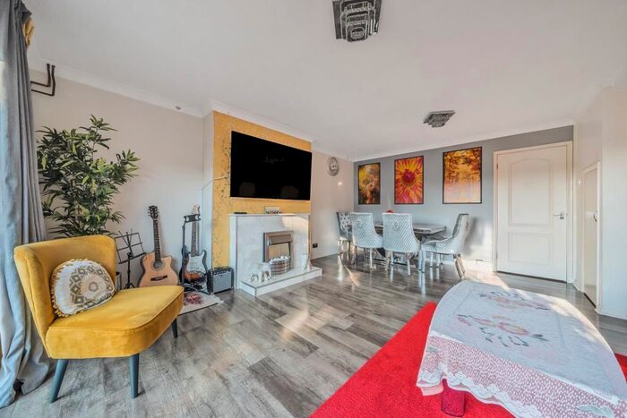 3 Bedroom End Of Terrace House To Rent In Napier Road, Ashford, TW15