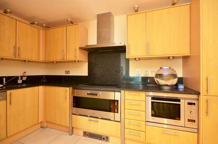 2 Bedroom Flat To Rent In St George Wharf, Vauxhall, London, SW8