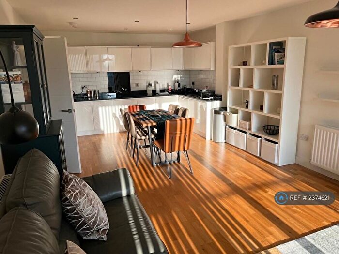 3 Bedroom Flat To Rent In Steevens Court, London, E14