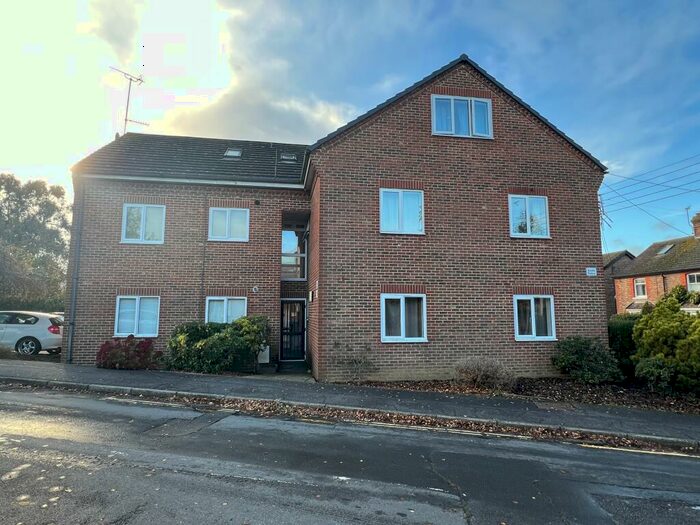 1 Bedroom Flat To Rent In Triangle Road, Haywards Heath, RH16