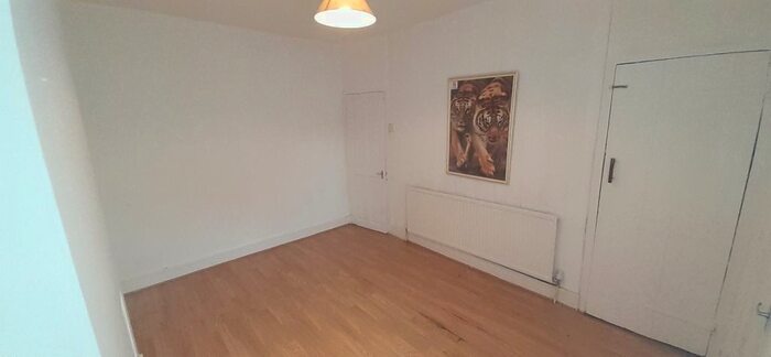 3 Bedroom Terraced House To Rent In Dumfries Street, Luton, LU1