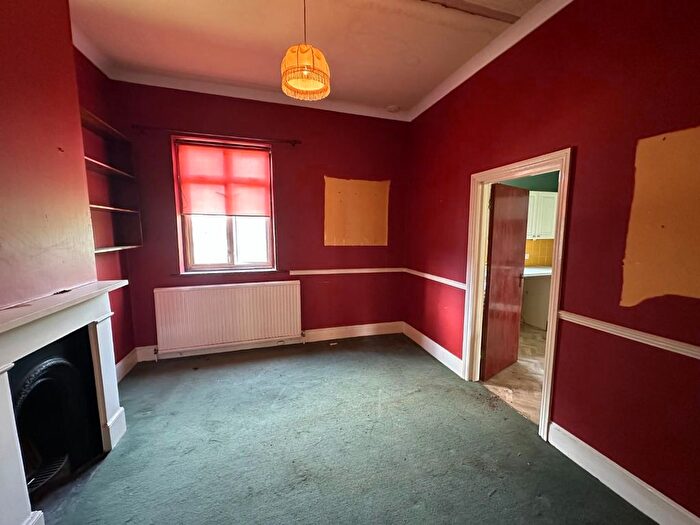 5 Bedroom Flat To Rent In Argyle Road, London, W13