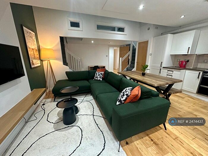 3 Bedroom Flat To Rent In Luna Street, Manchester, M4