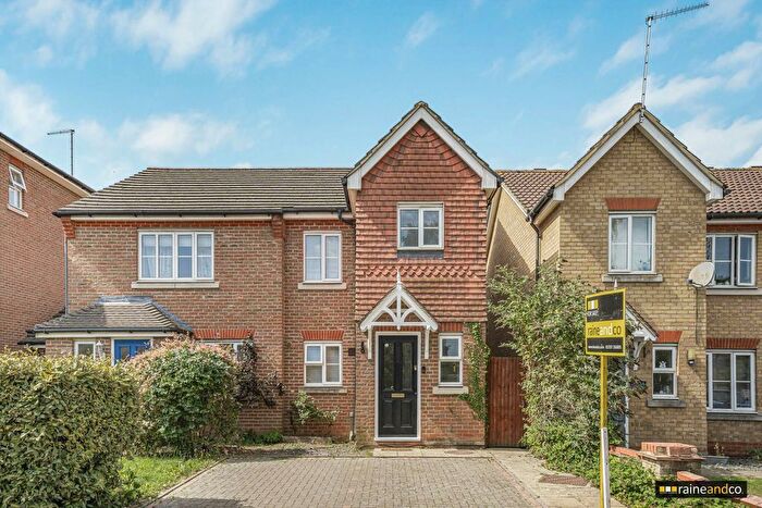 2 Bedroom Semi-Detached House For Sale In Oaklands Wood, Hatfield, AL10