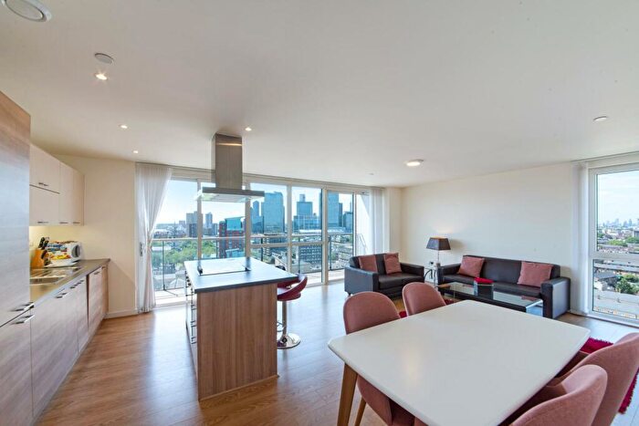 3 Bedroom Flat To Rent In Panoramic Tower, Currie Street, London, E14