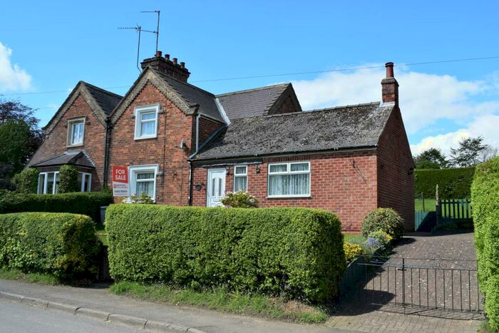 3 Bedroom Cottage For Sale In Beckside, Rothwell, LN7